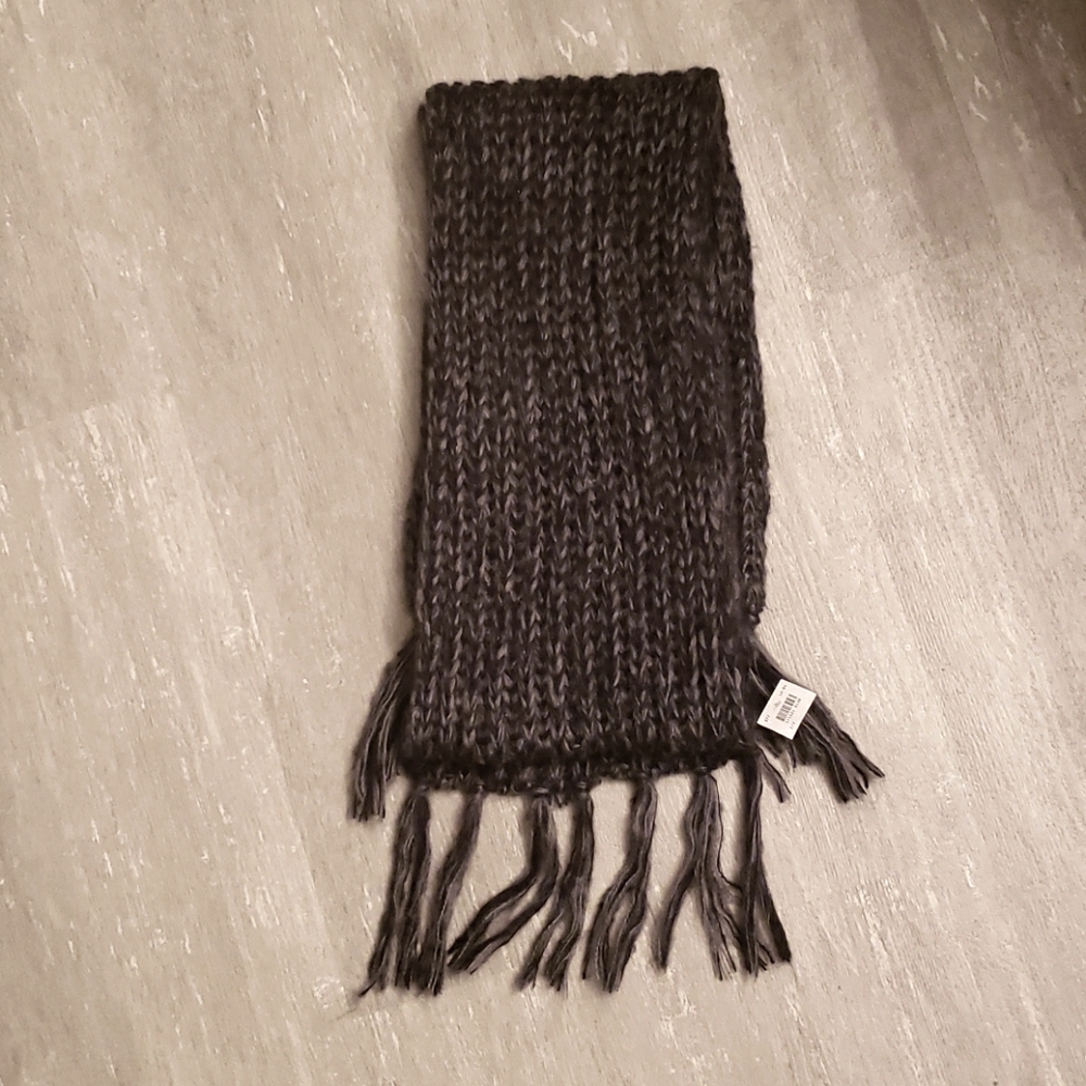 NWT Grey & Black Minicci Knit Scarf
